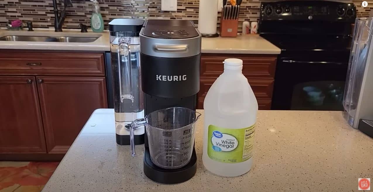 keurig k supreme and bottle of vinegar