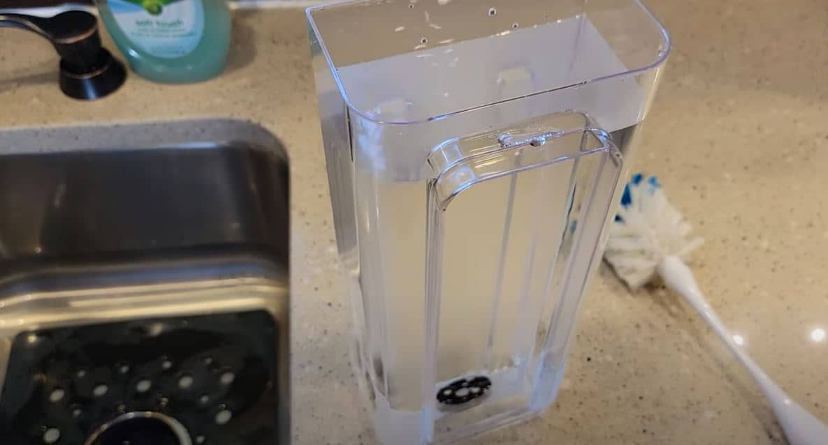 cleaning vinegar out of keurig water reservoir