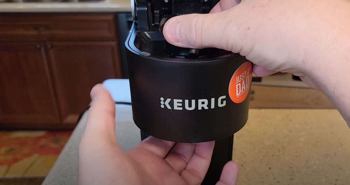 removing keurig k slim pod holder